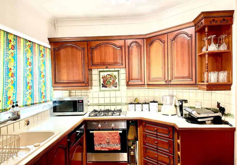 Stunning 1 Bedroom And Double Sofa Bed Near Train Station Southampton Buitenkant foto